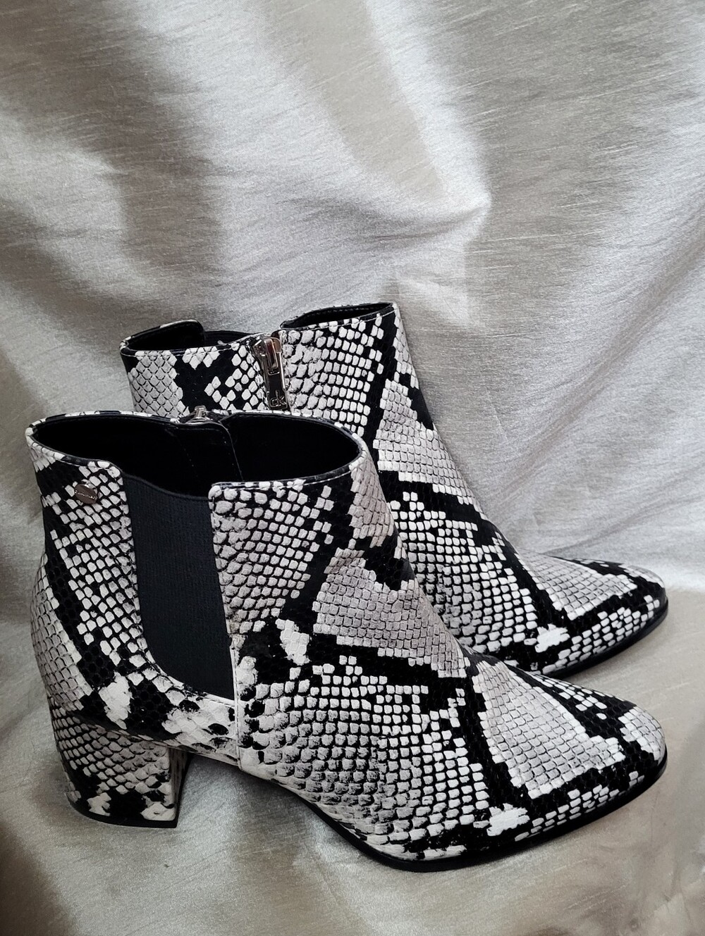 Calvin Klein Fiona Ankle Boots Black & White Snakeskin Print Size 8.5